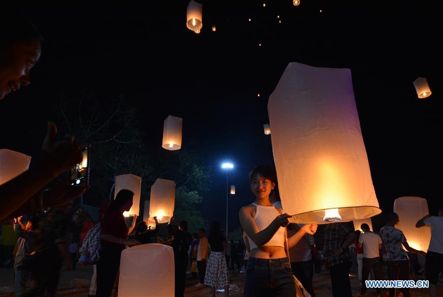 LAOS-BOKEO-KAPOK FESTIVAL