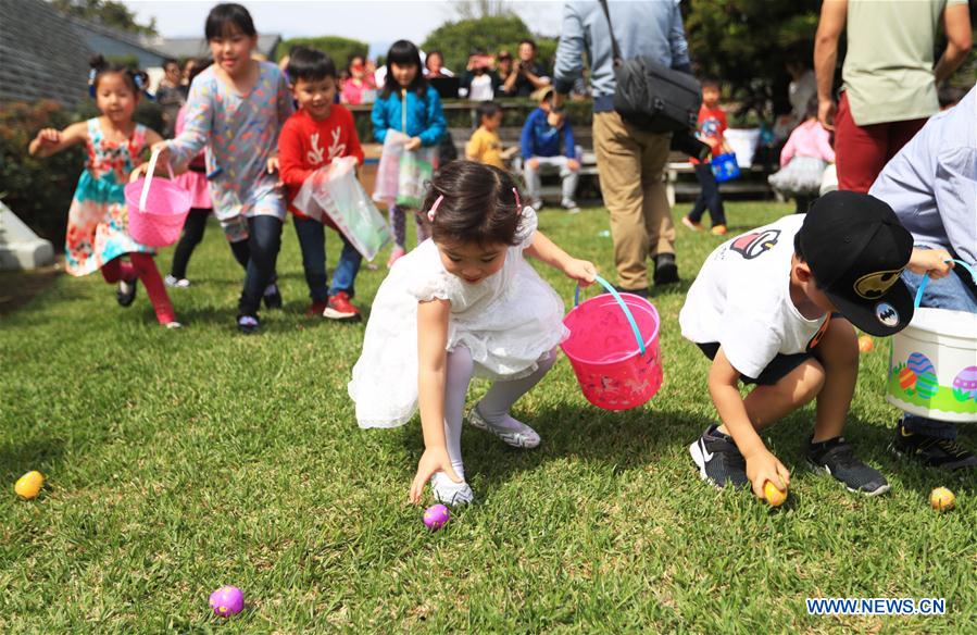 U.S.-LOS ANGELES-EASTER-EGG HUNT