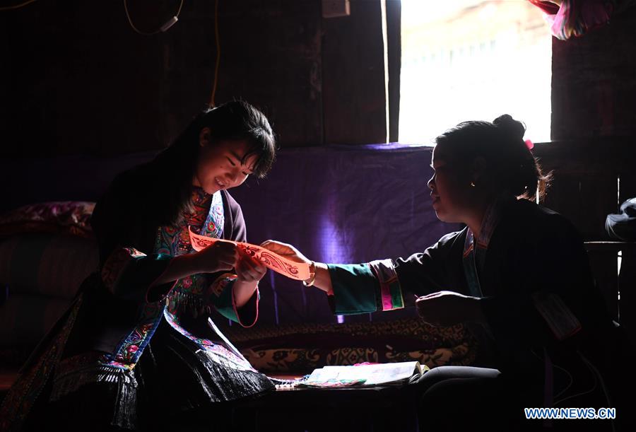 #CHINA-GUANGXI-EMBROIDERY-DEAF MUTE ARTIST (CN)