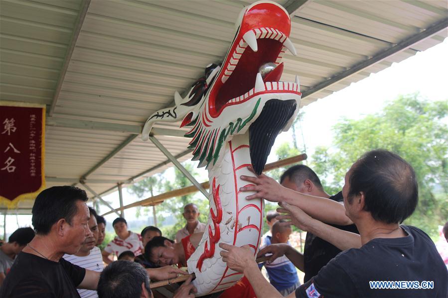 #CHINA-HUNAN-DRAGON BOAT BOW MAKING (CN)