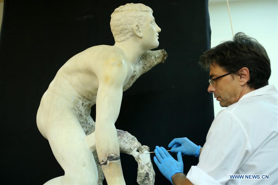 GREECE-ATHENS NATIONAL ARCHAEOLOGICAL MUSEUM-CONSERVATORS