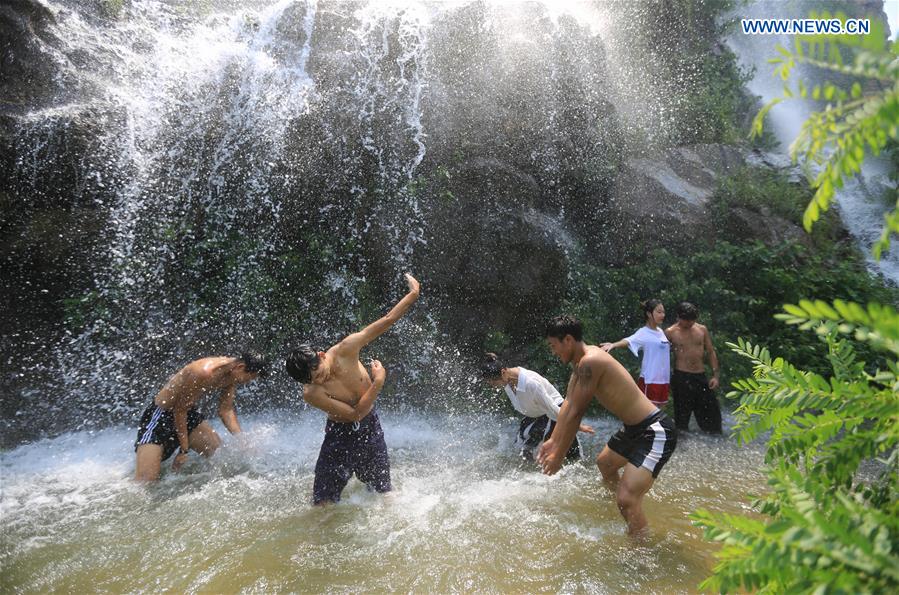 #CHINA-SUMMER-SPLASHING WATER(CN)