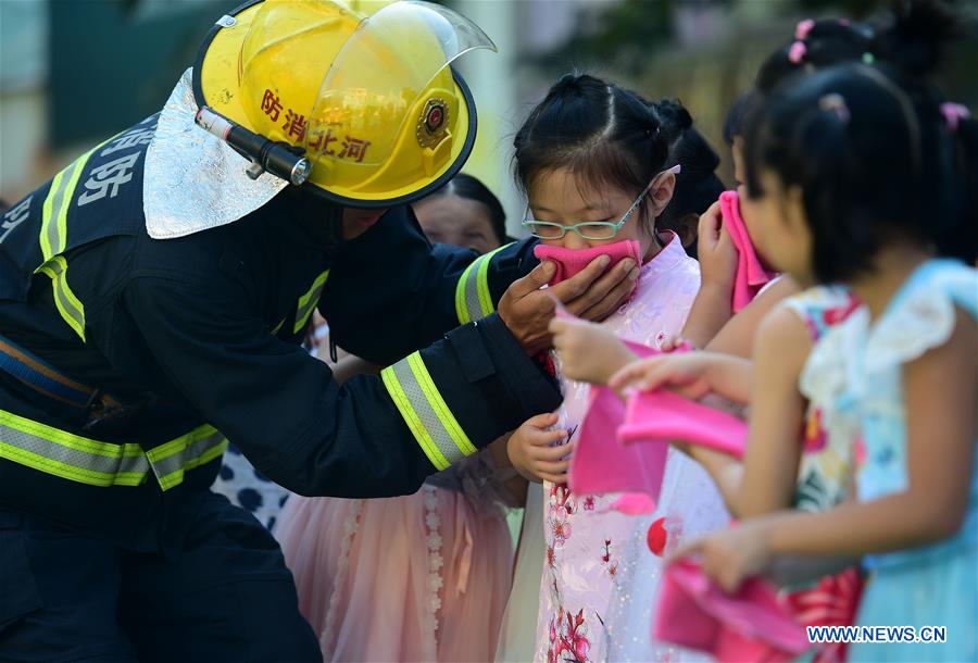 #CHINA-HEBEI-CANGZHOU-KIDS-FIRE-FIGHTING-TRAINING (CN)