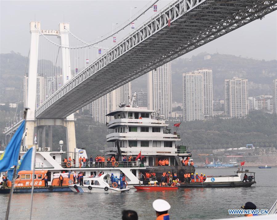 CHINA-CHONGQING-BUS CRASH-RESCUE (CN)