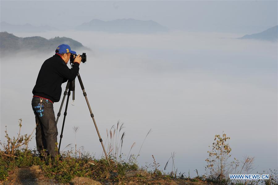 CHINA-GUIZHOU-TONGREN-ADVECTION FOG (CN)