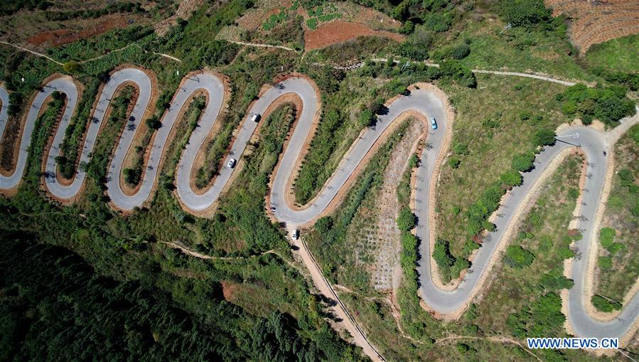 CHINA-YUNNAN-WINDING ROAD-SCENERY (CN)