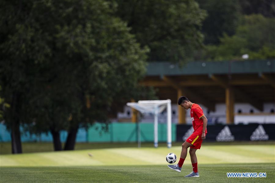 ARGENTINA-BUENOS AIRES-CHINESE FOOTBALL PLAYERS-TEENAGERS-TRAINING