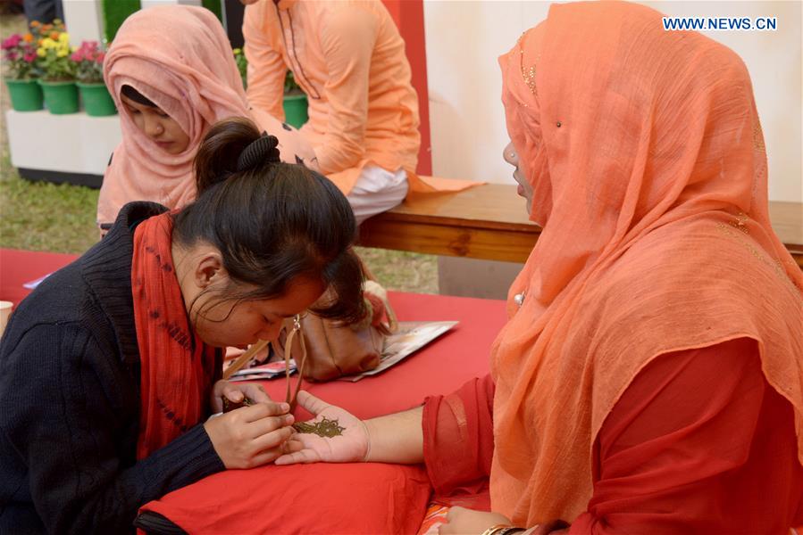 BANGLADESH-DHAKA-HENNA-ART