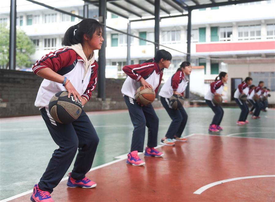 (SP)CHINA-SICHUAN-JULIAN-MIDDLE SCHOOL-BASKETBALL(CN)