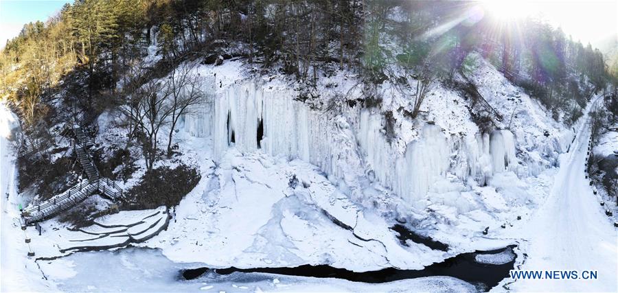 CHINA-JILIN-FROZEN WATERFALL (CN)