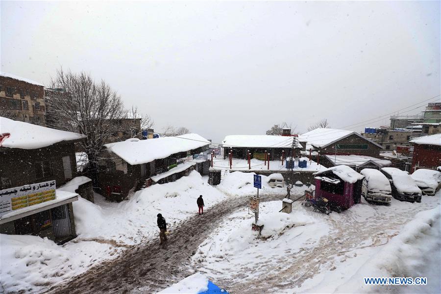 PAKISTAN-MURREE-HEAVY SNOWFALL-TOURISTS