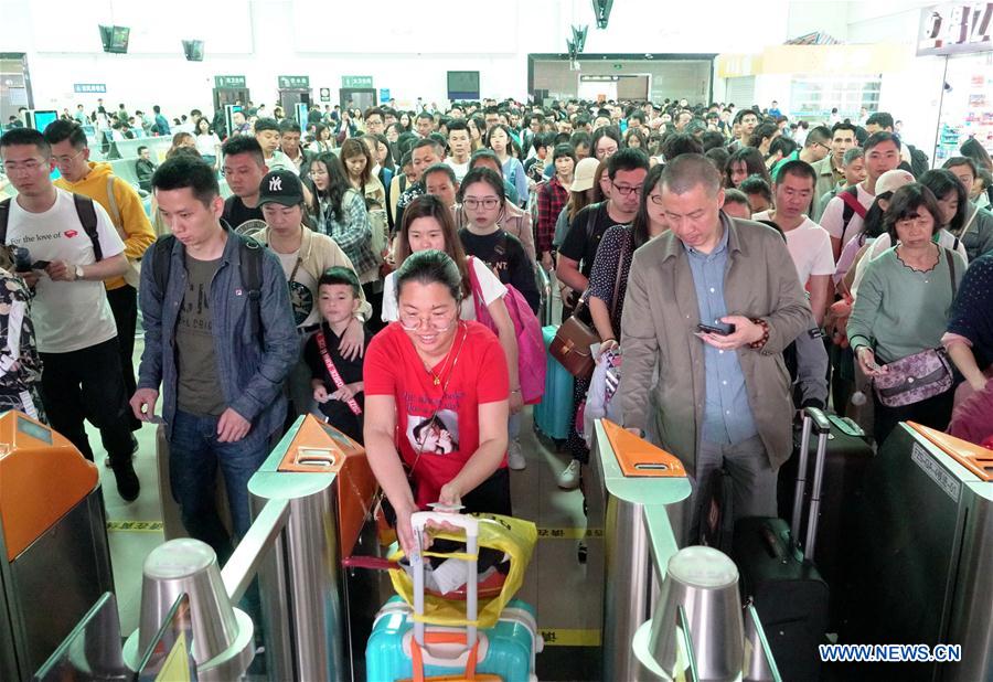 CHINA-FUZHOU-RAILWAY-LABOR DAY HOLIDAY-TRAVEL RUSH (CN)