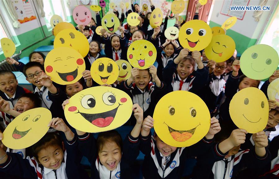 #CHINA-WORLD SMILE DAY-GREETING (CN)