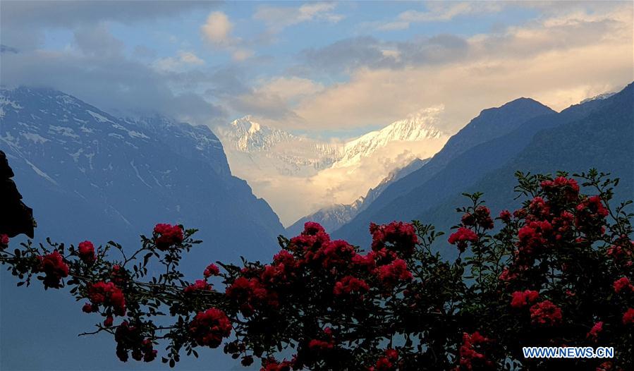 NEPAL-KASKI-MOUNT-SCENERY