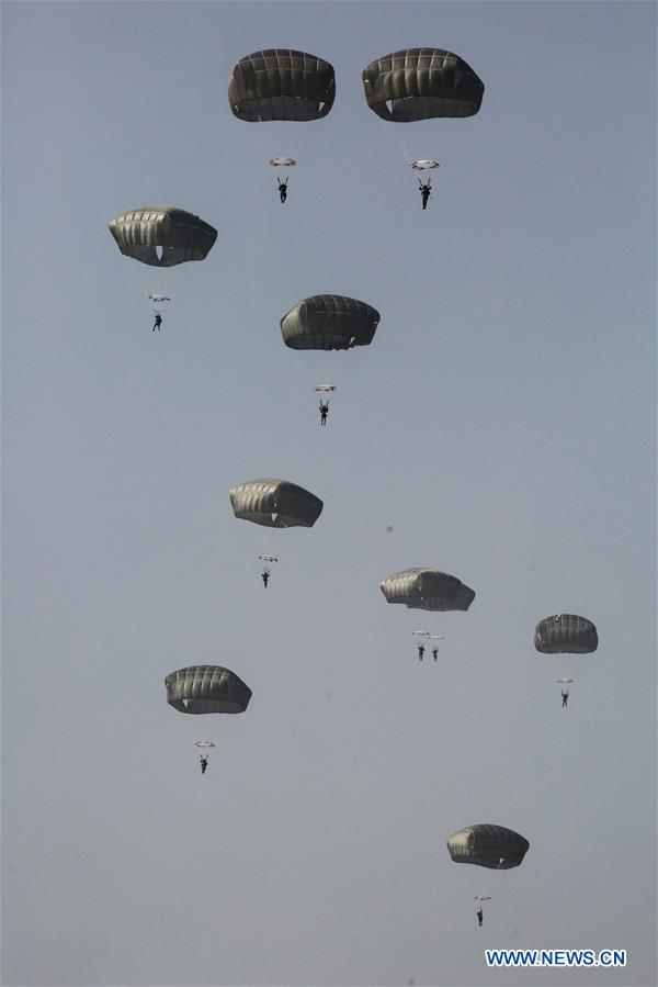 ISRAEL-TEL AVIV-PARATROOPERS-EXERCISE