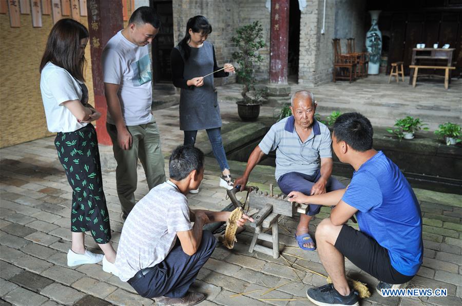 CHINA-JIANGXI-LONG MARCH-STRAW SANDALS (CN)