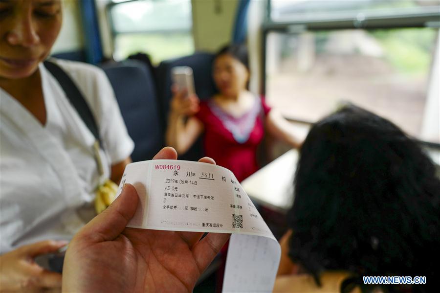 CHINA-CHONGQING-RAILWAY-GREEN TRAIN (CN)