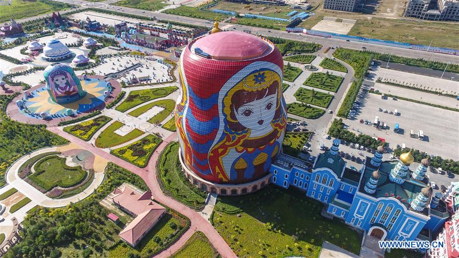 CHINA-INNER MONGOLIA-MANZHOULI-SQUARE-MATRYOSHKA DOLLS (CN)