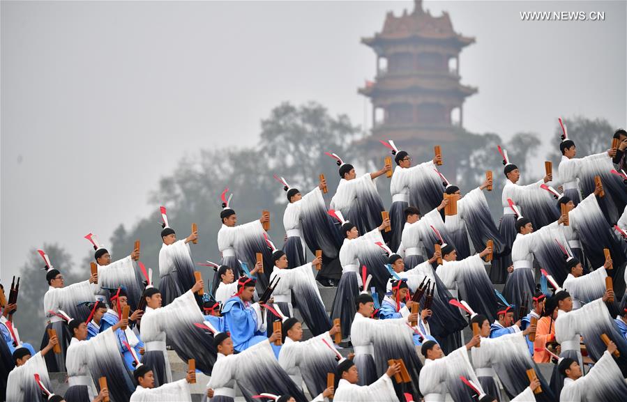 (SP)CHINA-ZHENGZHOU-NATIONAL TRADITIONAL GAMES OF ETHNIC MINORITIES-PERFORMANCE GALA