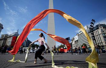 Visiting Chinese artists stage flashmob performance in Argentina