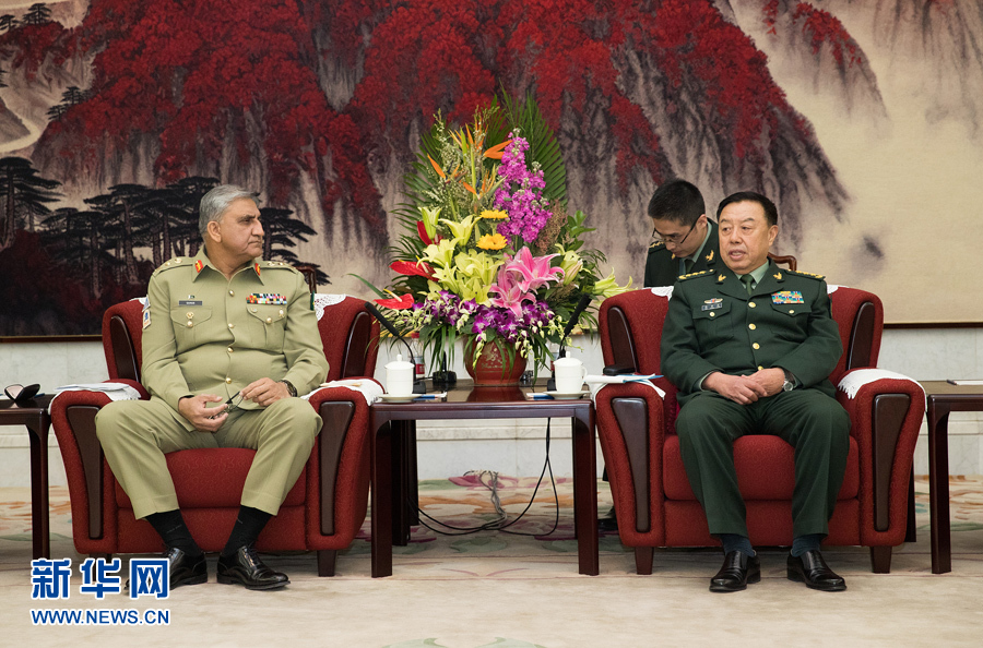 3月16日，中央軍委副主席范長龍會見來訪的巴基斯坦陸軍參謀長巴杰瓦。   新華社記者琚振華攝