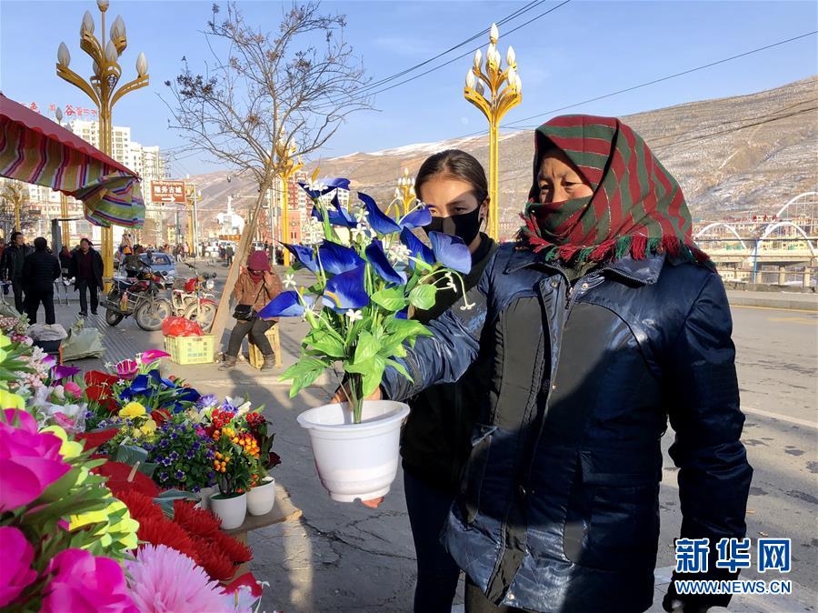 （新春走基層·圖文互動）（2）“只要備好年貨，新的一年就可以風調(diào)雨順”——臘月藏區(qū)年貨市場見聞