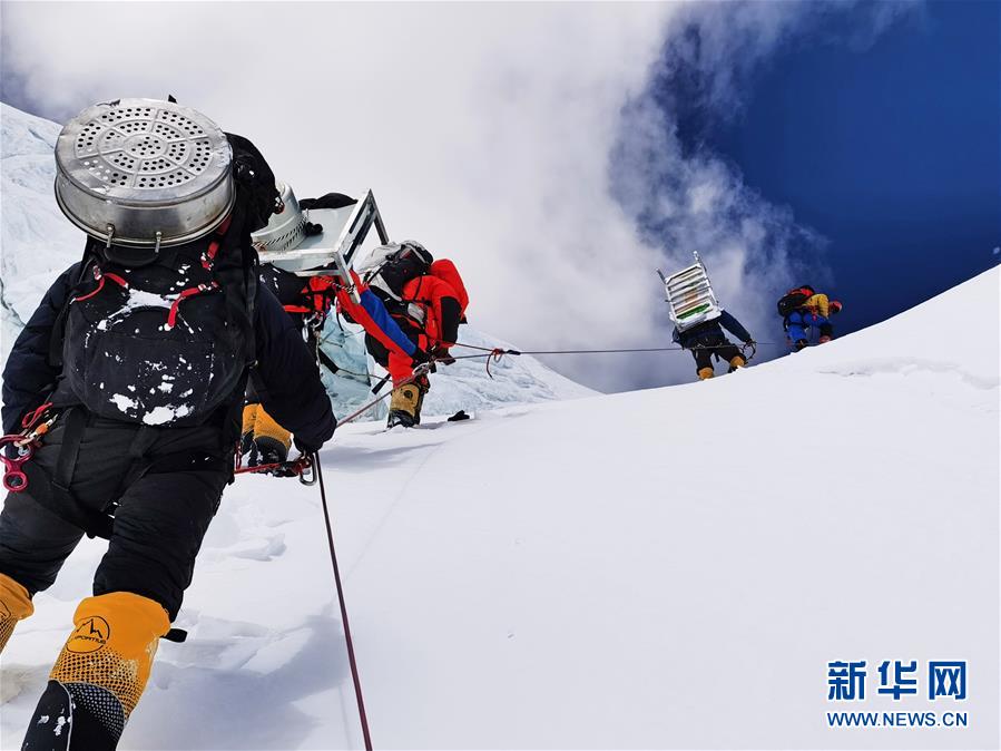 （2020珠峰高程測(cè)量）（3）珠峰好天氣 有望打通頂峰之“路”