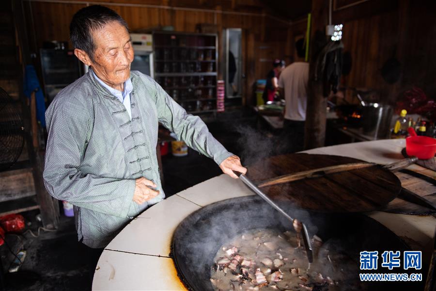 （新華全媒頭條·走向我們的小康生活·圖文互動）（8）那山，那人，那苗寨——十八洞村三代人的奮斗史