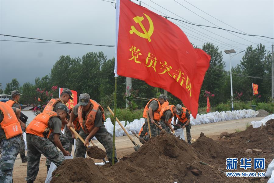 （防汛抗洪·圖文互動）（8）解放軍和武警抗洪搶險部隊(duì)各級黨組織充分發(fā)揮戰(zhàn)斗堡壘作用