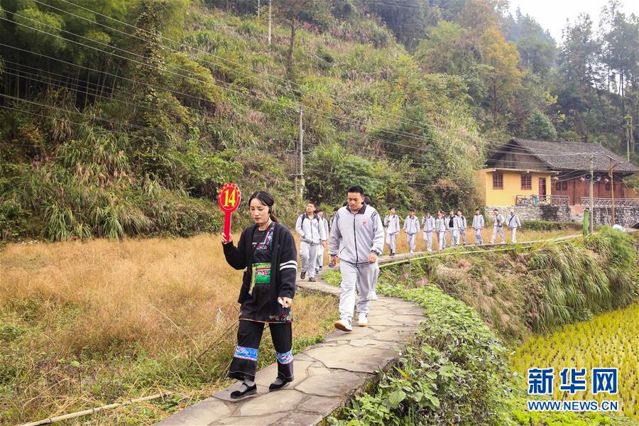 （在習近平新時代中國特色社會主義思想指引下——新時代新作為新篇章·習近平總書記關(guān)切事·圖文互動）（3）精準扶貧7年，十八洞村“長”出10余種新職業(yè)