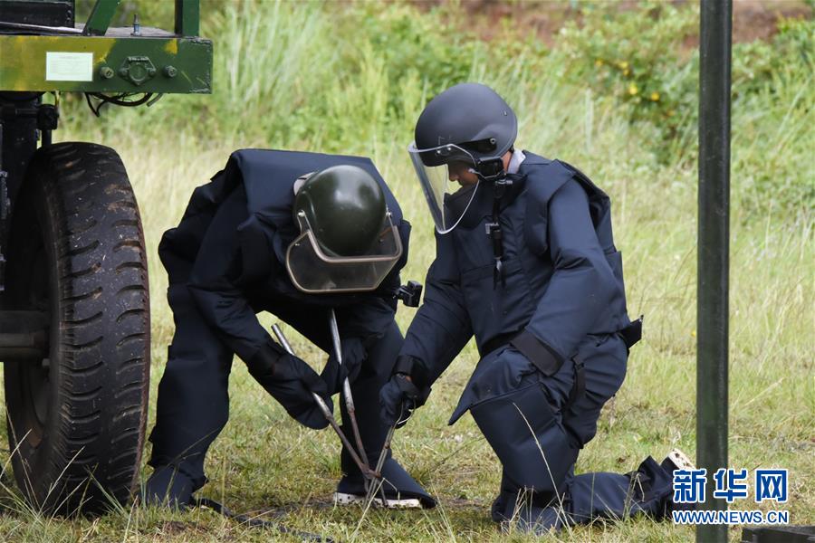 （在習近平強軍思想指引下·我們在戰(zhàn)位報告·圖文互動）（4）牢記統(tǒng)帥囑托  做刀尖上的舞者——記聯(lián)勤保障部隊某報廢武器彈藥銷毀站參謀長陳雪禮