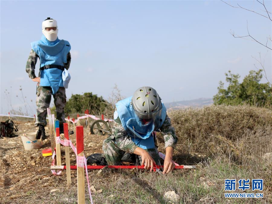 （新華全媒頭條·圖文互動(dòng)）（12）沿著中國(guó)特色強(qiáng)軍之路闊步前進(jìn)——黨中央、中央軍委領(lǐng)導(dǎo)推進(jìn)國(guó)防和軍隊(duì)建設(shè)70年紀(jì)實(shí)