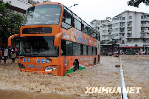 桂林遇強(qiáng)降雨 城區(qū)內(nèi)澇嚴(yán)重