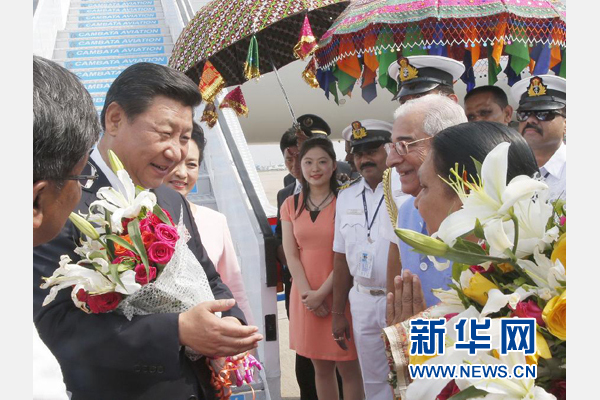 9月17日，國(guó)家主席習(xí)近平抵達(dá)古吉拉特邦艾哈邁達(dá)巴德市，開(kāi)始對(duì)印度進(jìn)行國(guó)事訪問(wèn)。 新華社記者 鞠鵬 攝