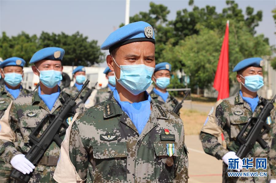 （國際）（2）中國赴蘇丹達爾富爾維和直升機分隊全體官兵榮獲聯(lián)合國“和平榮譽勛章”