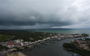 海南：漁船回港避臺風(fēng)